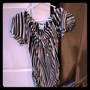 Cache slimming black & white stripe